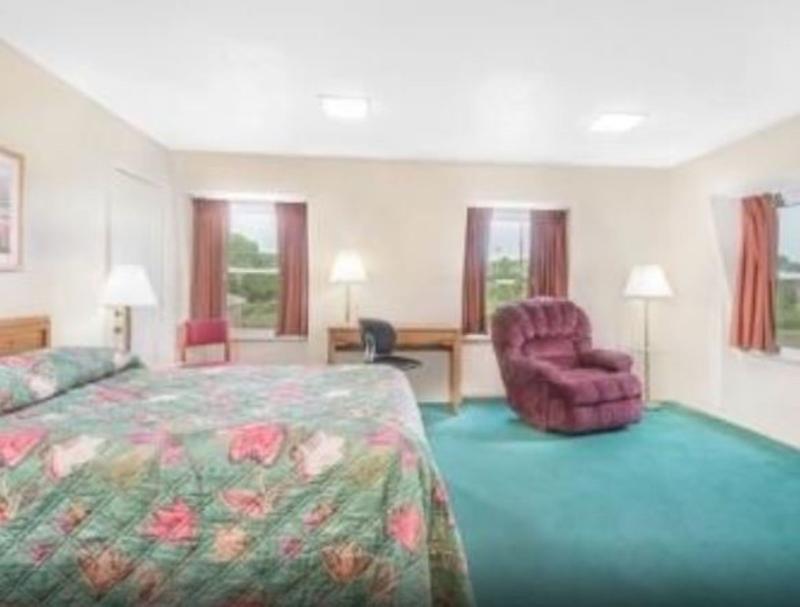 Travelodge By Wyndham New Philadelphia Esterno foto