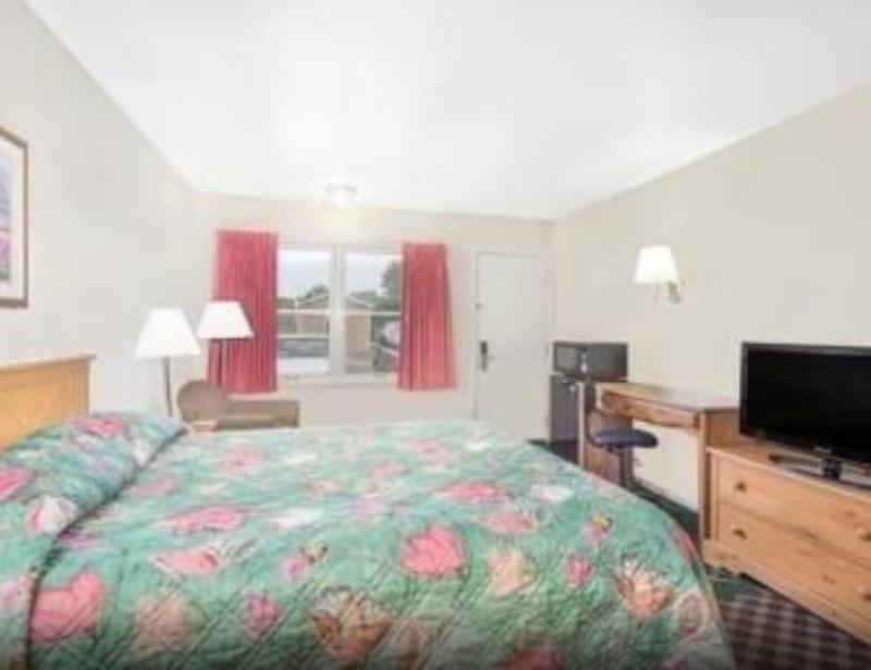 Travelodge By Wyndham New Philadelphia Esterno foto